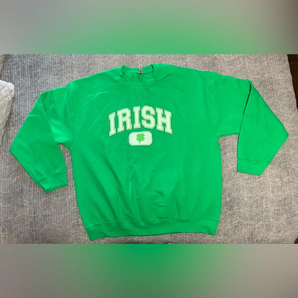Green Unisex Irish Print Comfy Crew Neck Sweatshirt XL NWOT - Picture 4 of 11